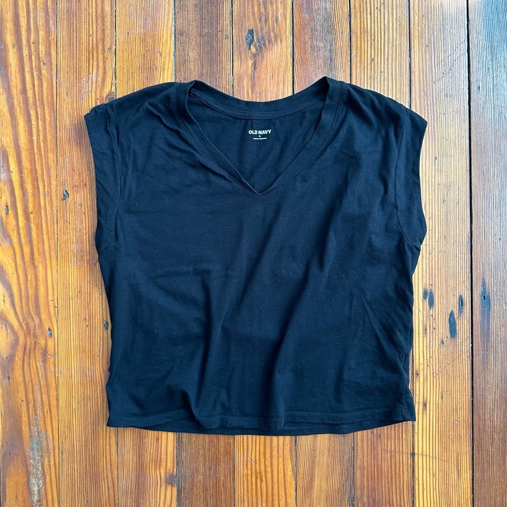 Old Navy Sleeveless Fashion Tee in Black Jack Medium